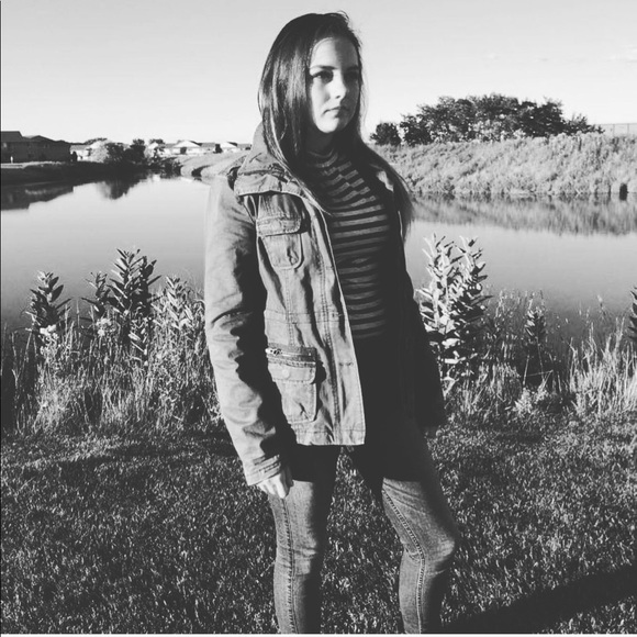 Meet your Posher, Briannafashion0 - Picture 1 of 3